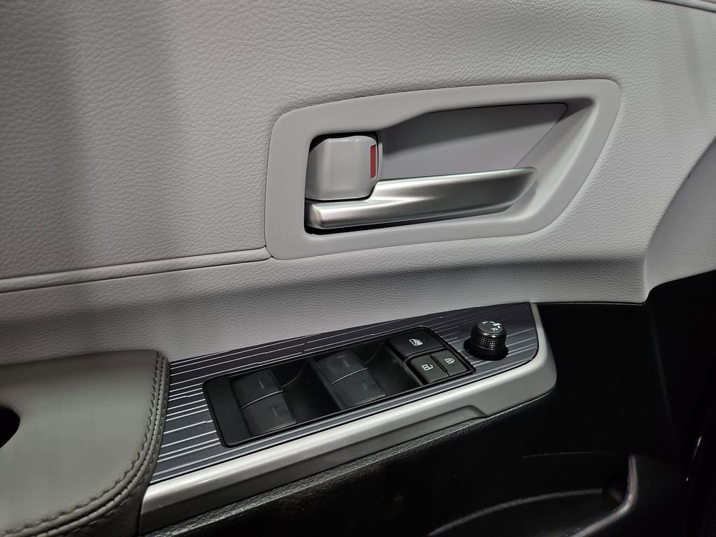 New 2026 Toyota Sienna XLE image 11
