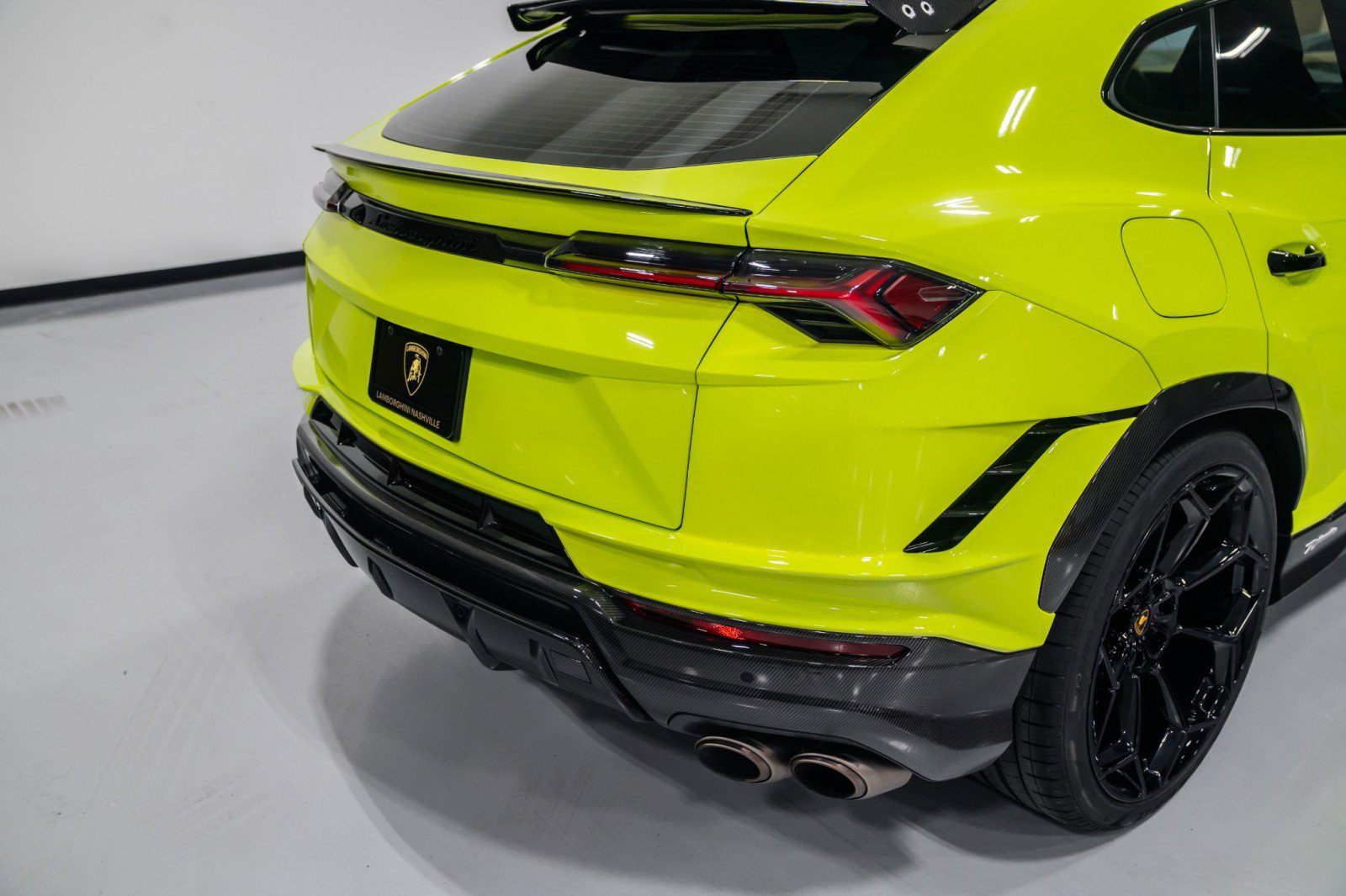 Used 2024 Lamborghini Urus Performante AWD/4WD image 36