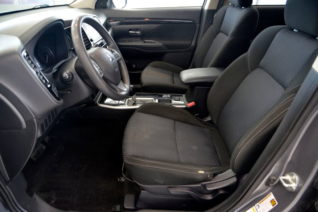 Used 2019 Mitsubishi Outlander ES image 15
