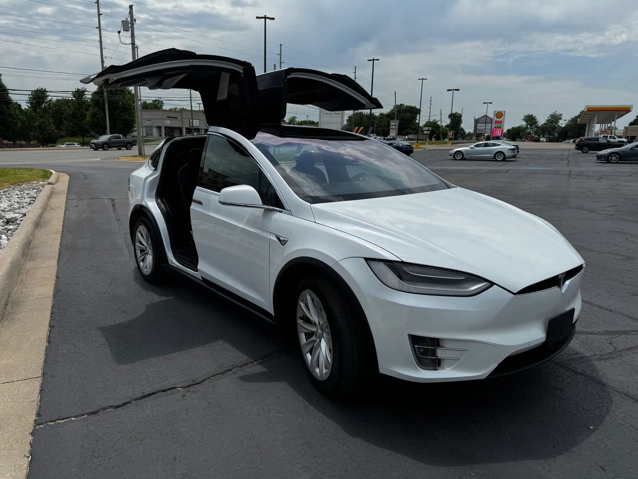 Used 2020 Tesla Model X Long Range AWD/4WD image 3