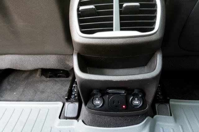 Used 2020 Hyundai Santa Fe Limited image 36