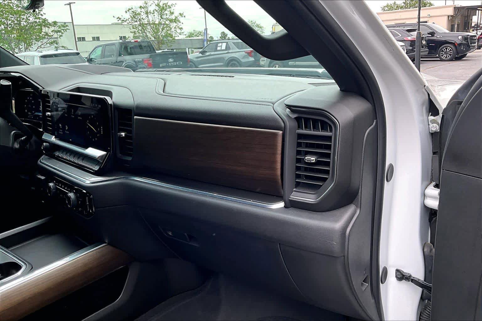 Used 2024 Chevrolet Silverado 3500 High Country w/ High Country Premium Package AWD/4WD image 19