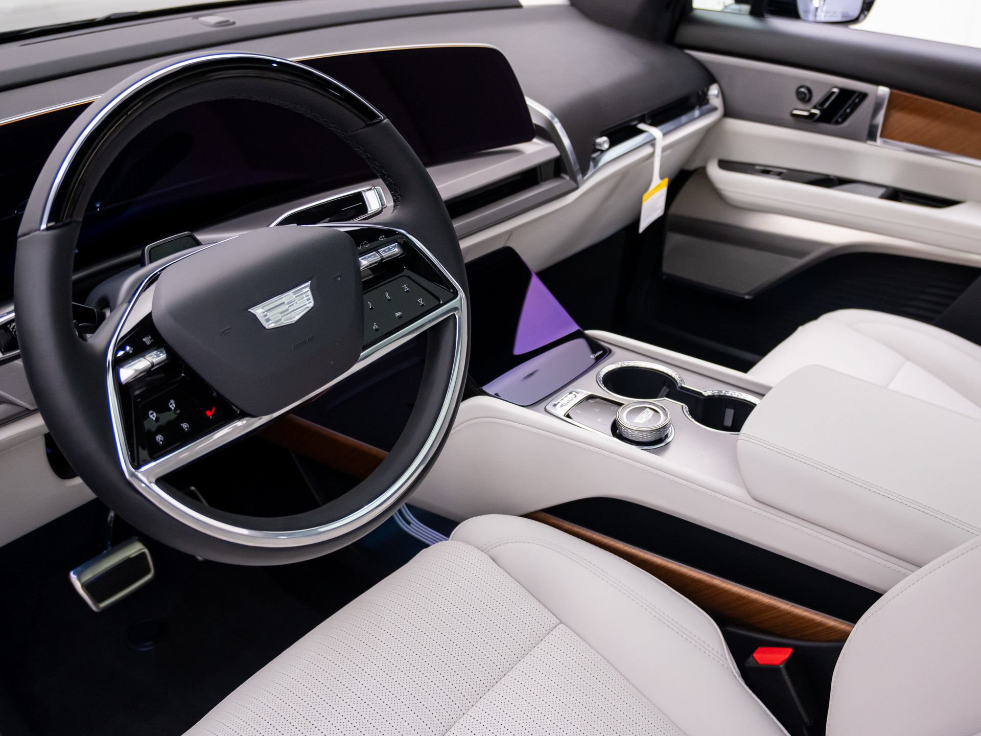 New 2027 Cadillac Vistiq Luxury w/ LPO, Trailering Package AWD/4WD image 10
