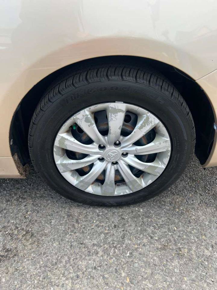 Used 2012 Toyota Corolla LE FWD image 13