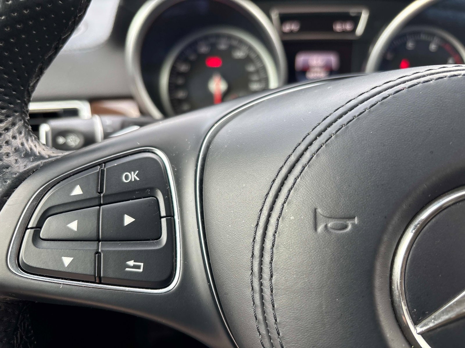 Used 2017 Mercedes-Benz GLS 450 4MATIC image 27