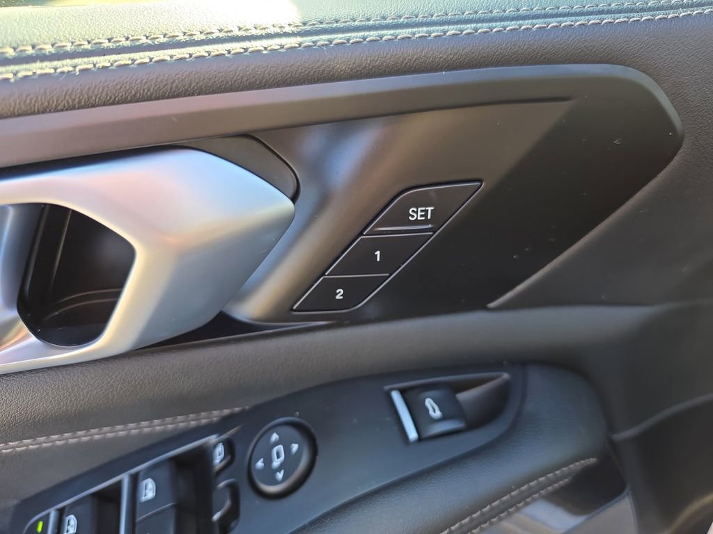 Used 2025 BMW X5 xDrive40i w/ M Sport Package image 22