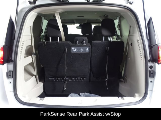 Used 2021 Chrysler Voyager L FWD image 12
