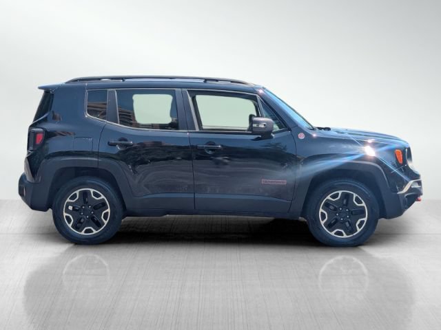 Used 2016 Jeep Renegade Trailhawk w/ Premium Trailhawk Package AWD/4WD image 3