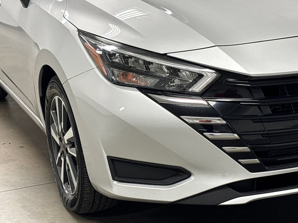 Used 2025 Nissan Versa SV FWD image 5
