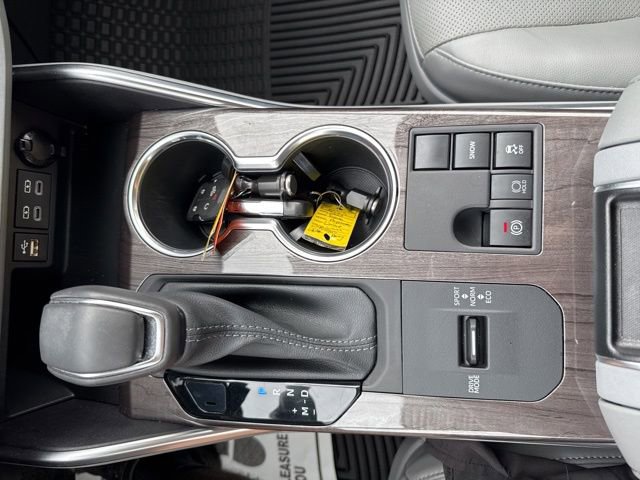Used 2023 Toyota Highlander Limited FWD image 29