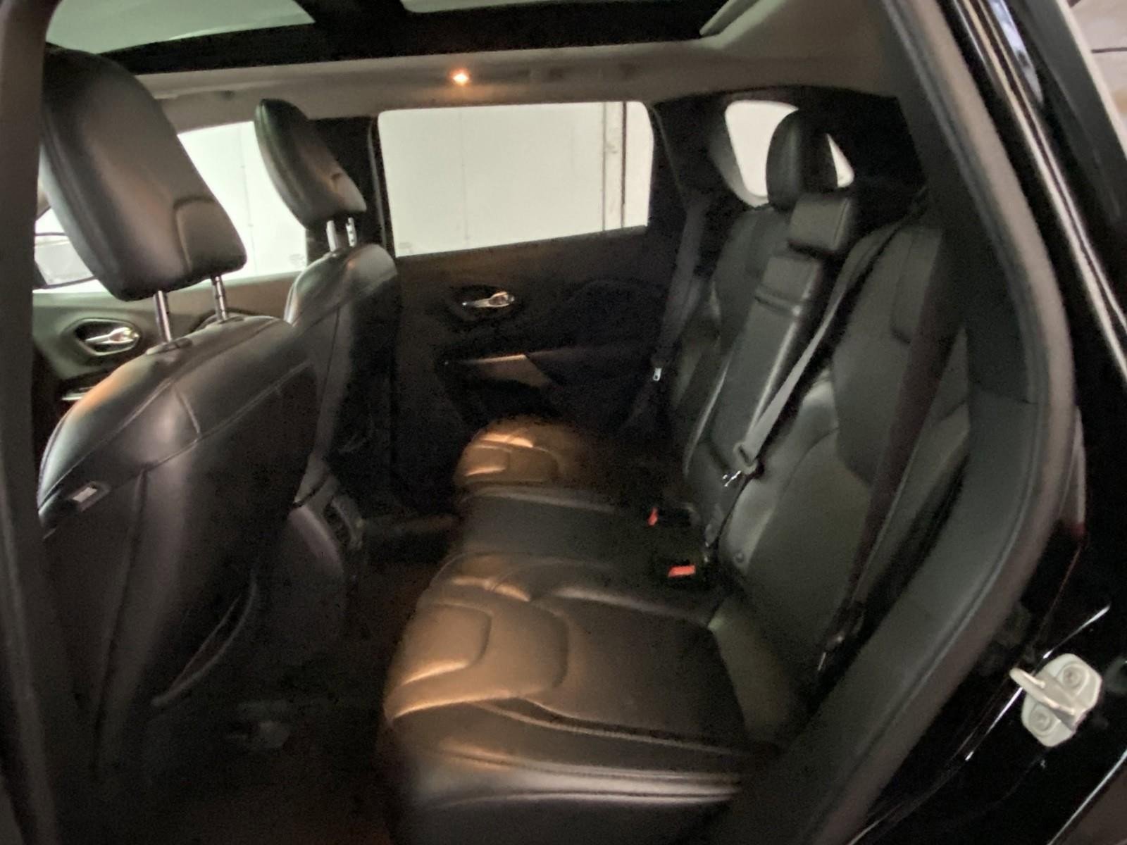 Used 2019 Jeep Cherokee Limited image 18
