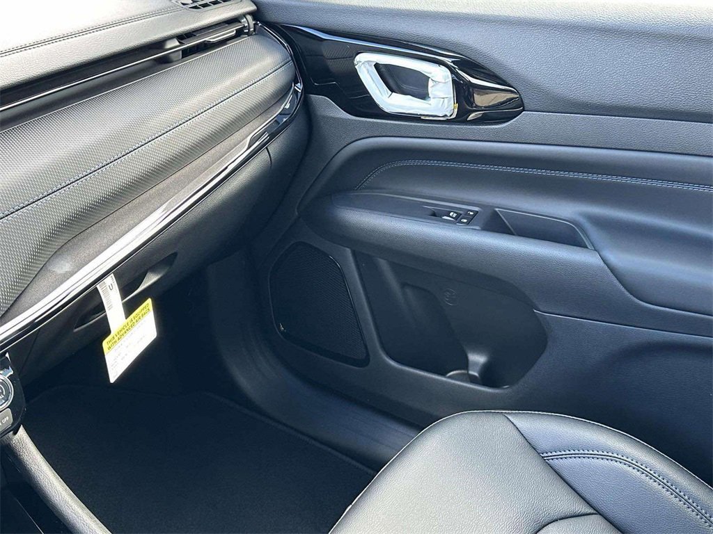 New 2026 Jeep Compass Limited image 14