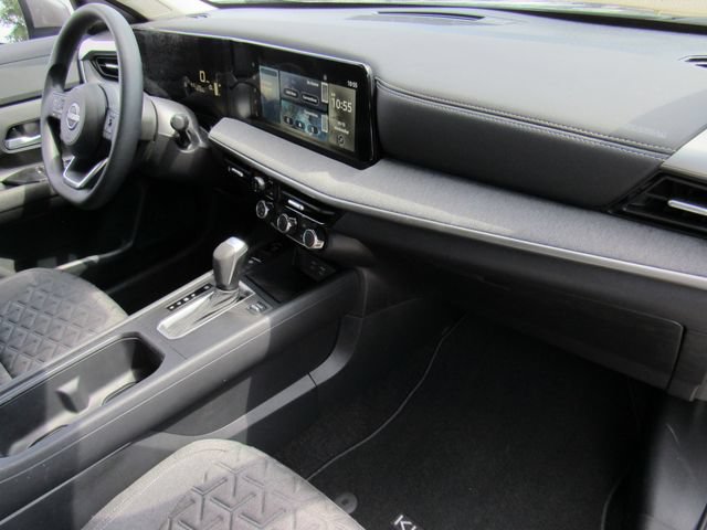 Certified 2025 Nissan Kicks SV FWD image 12