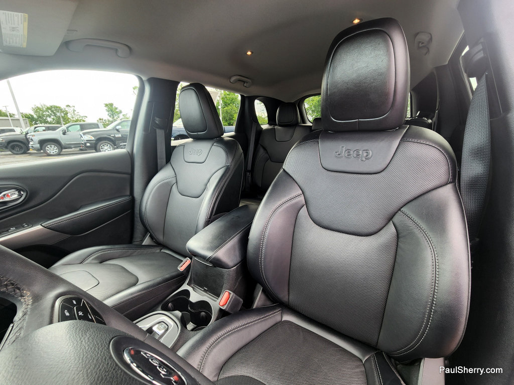 Used 2022 Jeep Cherokee Latitude Lux w/ Mopar Interior Package AWD/4WD image 24