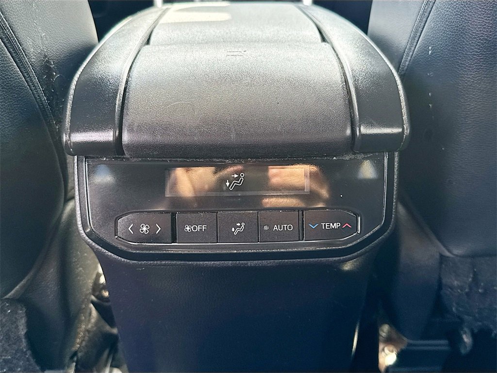 Used 2022 Toyota Highlander XLE image 25