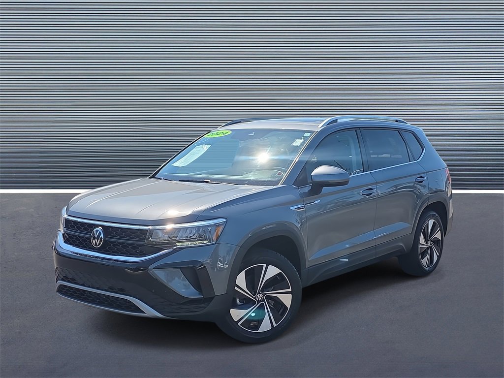 Used 2024 Volkswagen Taos SE w/ Panoramic Sunroof Package