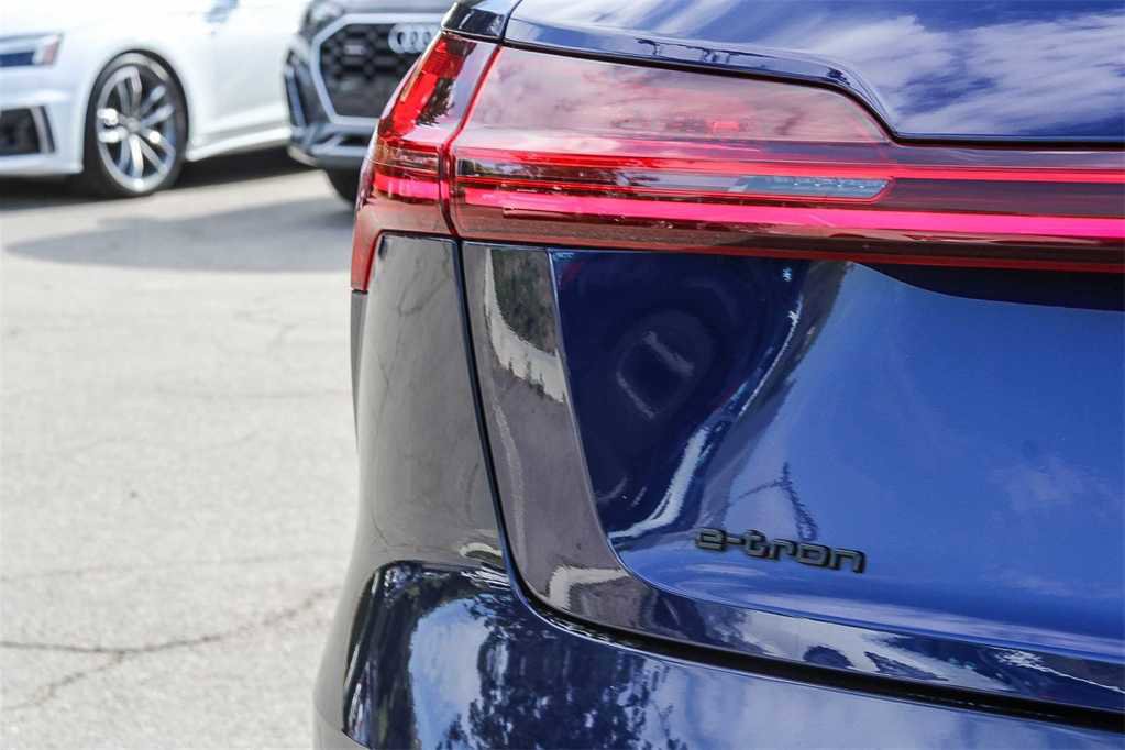Used 2022 Audi e-tron Premium w/ Convenience Plus Package image 11