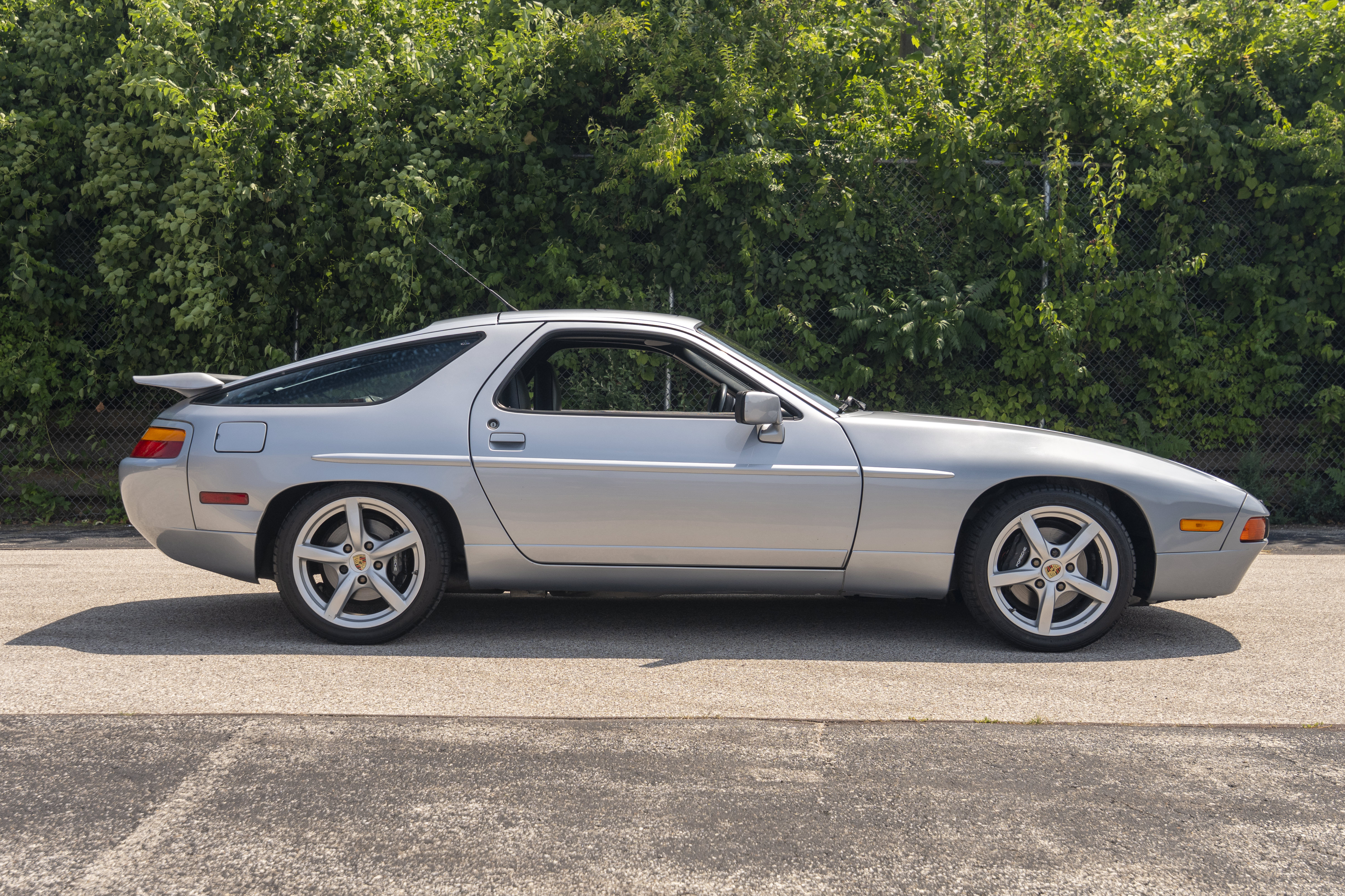 Used 1991 Porsche 928 S4 RWD image 4