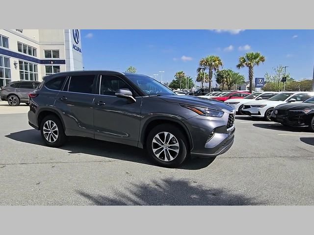 Used 2023 Toyota Highlander XLE image 31