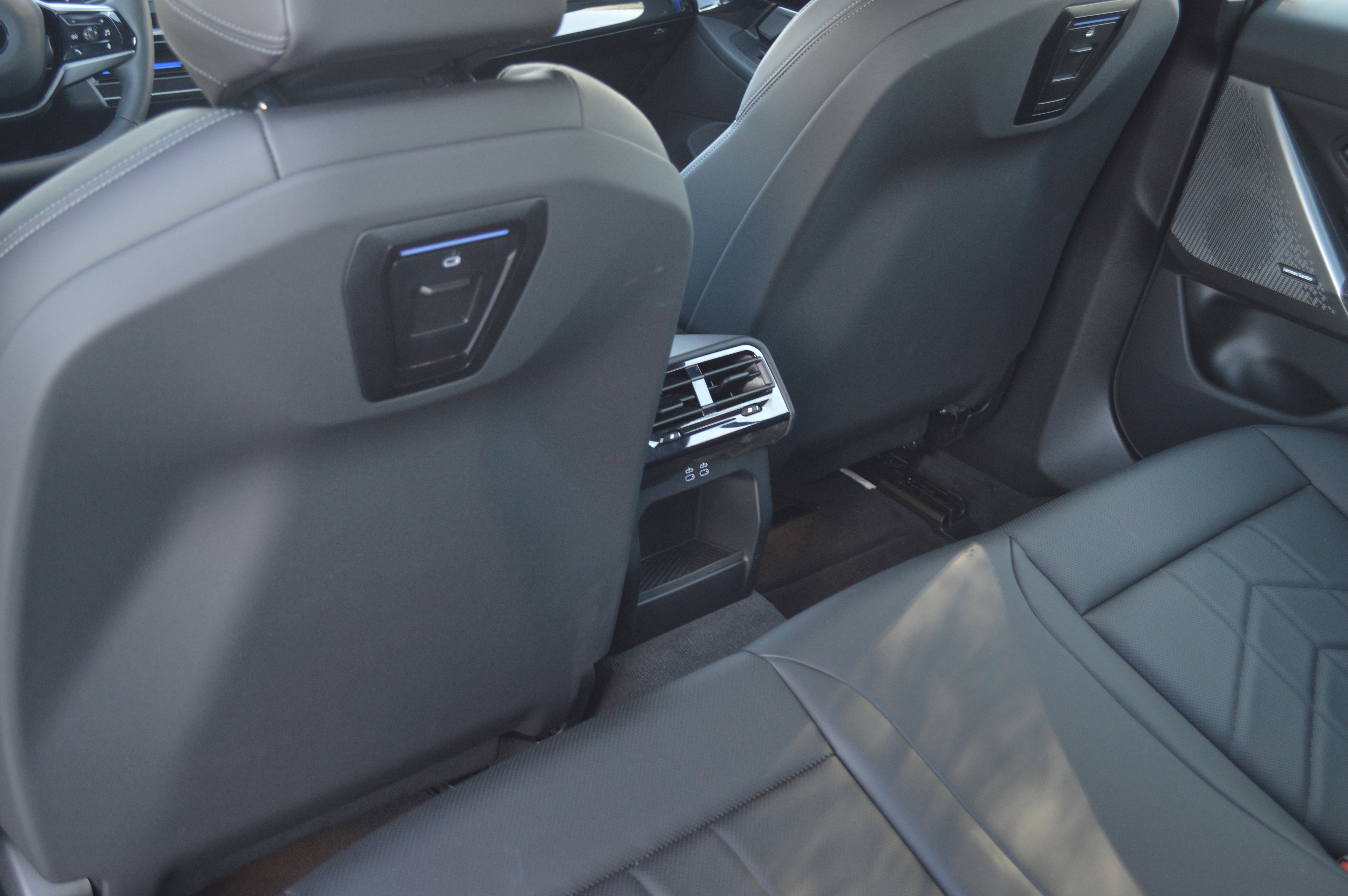 Used 2025 BMW 530i xDrive w/ Premium Package image 29