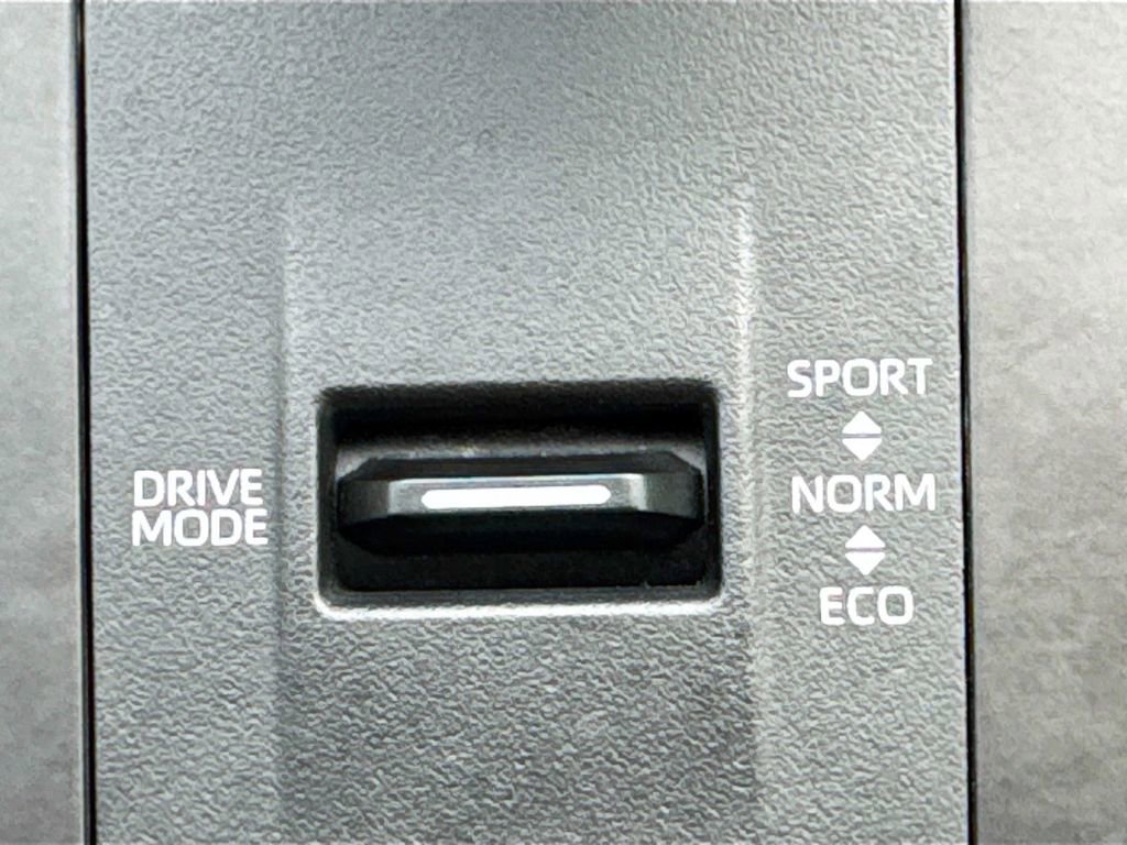 Used 2023 Toyota Highlander LE FWD image 27