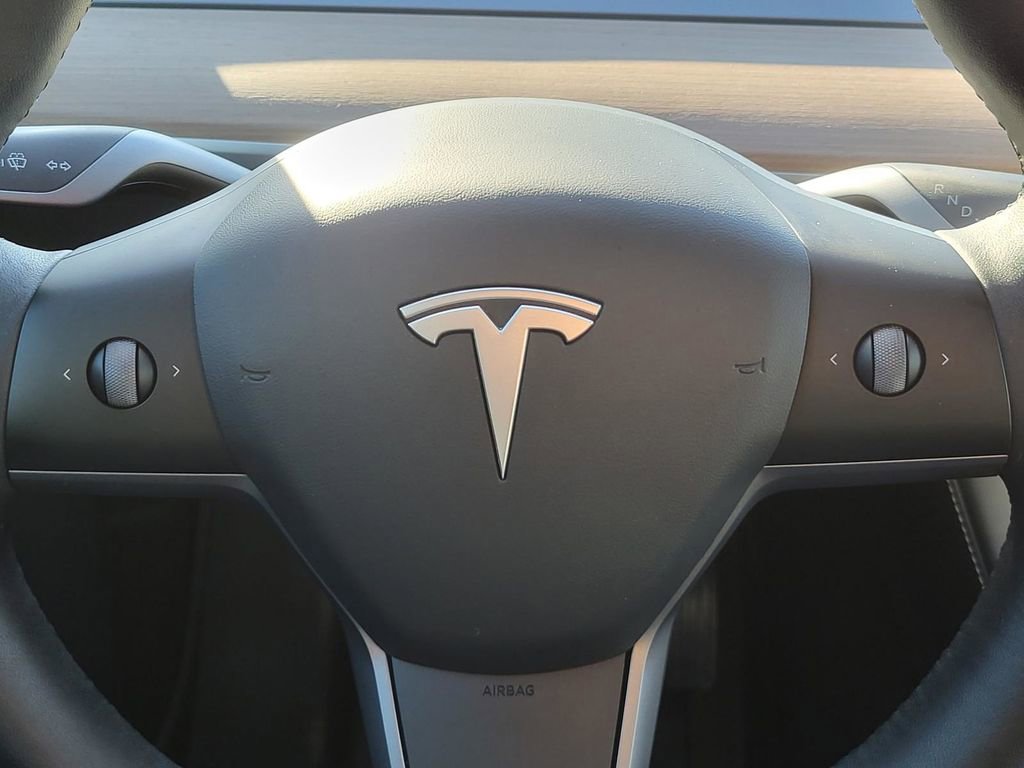 Used 2022 Tesla Model Y Long Range image 29