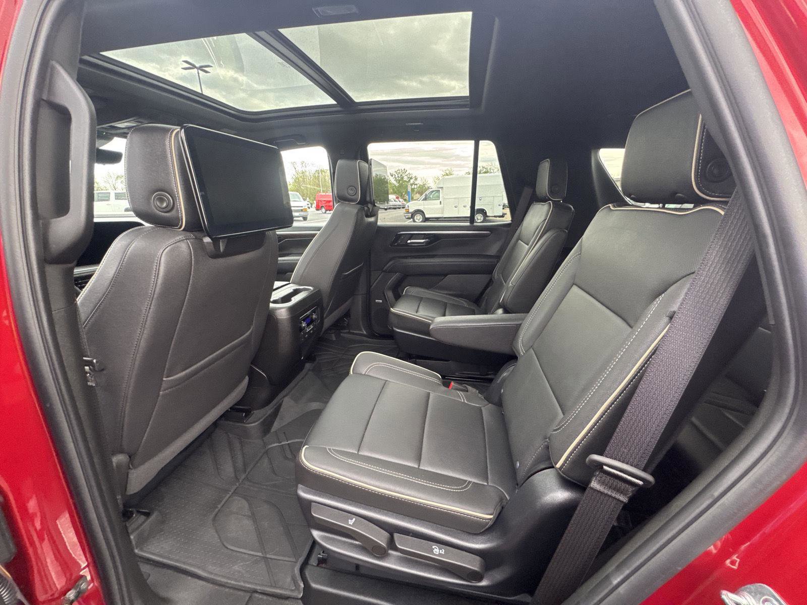 Used 2025 Chevrolet Tahoe Premier AWD/4WD image 9