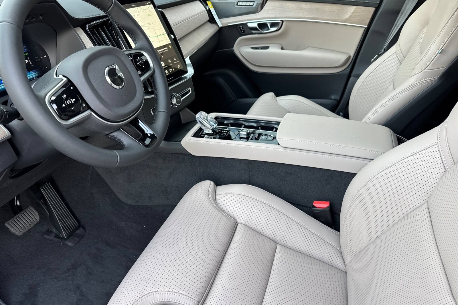 New 2026 Volvo XC90 T8 Ultra w/ Protection Package AWD/4WD image 9