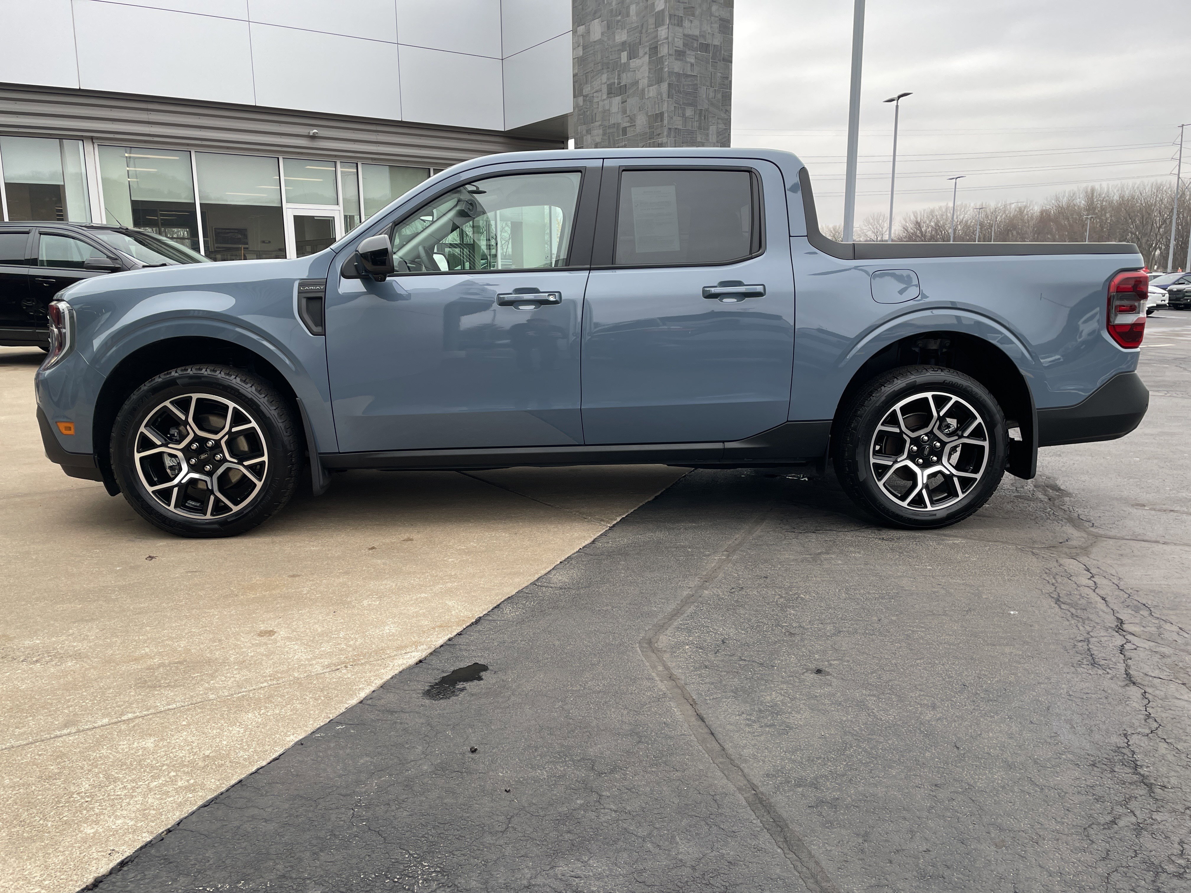 Used 2025 Ford Maverick Lariat w/ 4K Tow Package image 2