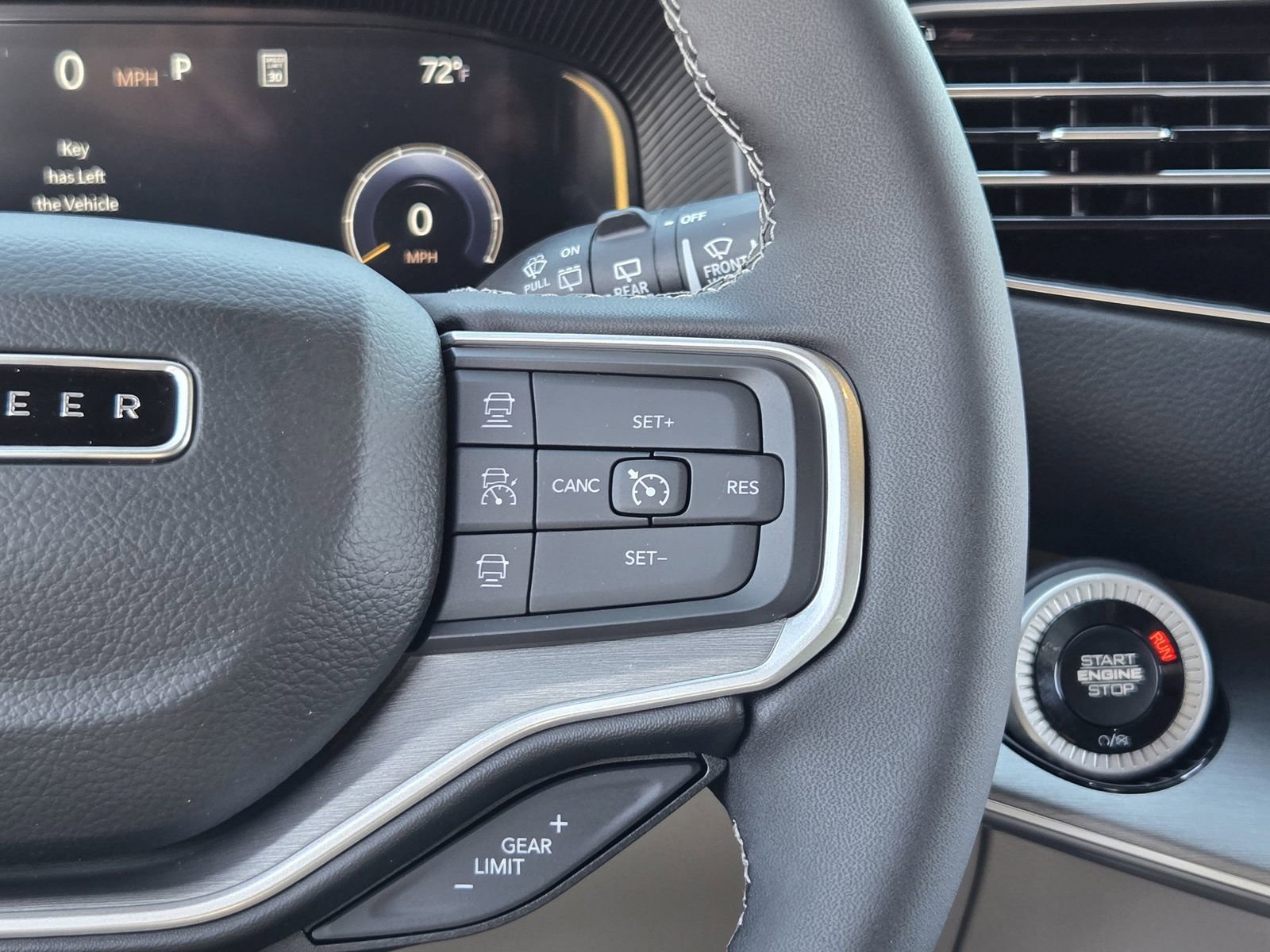 New 2025 Jeep Wagoneer L Series II AWD/4WD image 31