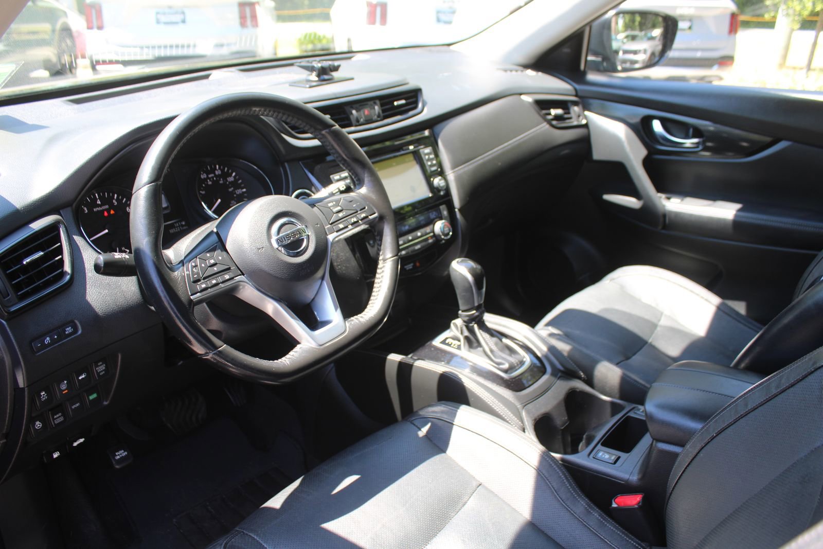 Used 2017 Nissan Rogue SL w/ SL Premium Package AWD/4WD image 23
