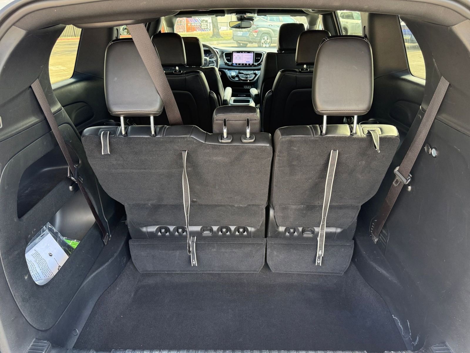 Used 2025 Chrysler Pacifica Select image 33