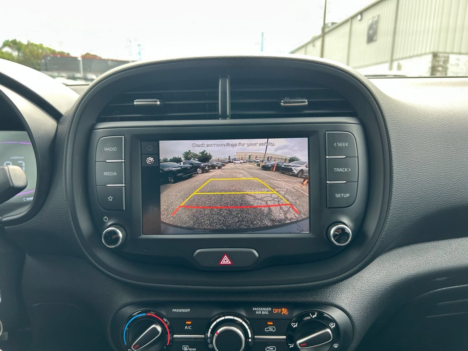 Used 2025 Kia Soul LX w/ LX Technology Package FWD image 19