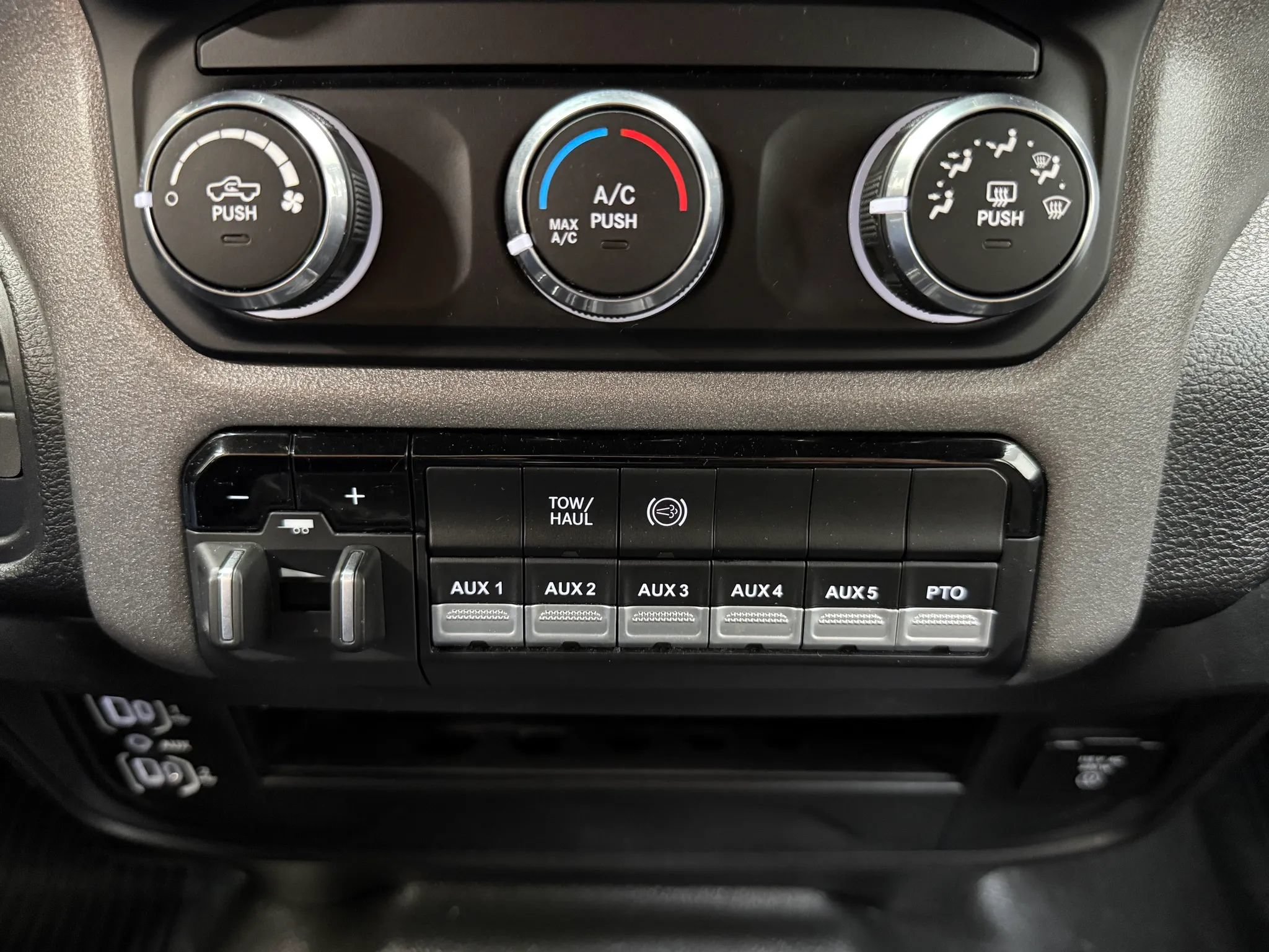 Used 2022 RAM 3500 Tradesman w/ Chrome Appearance Group AWD/4WD image 23