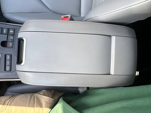 Used 2023 Toyota Highlander XLE AWD/4WD image 20