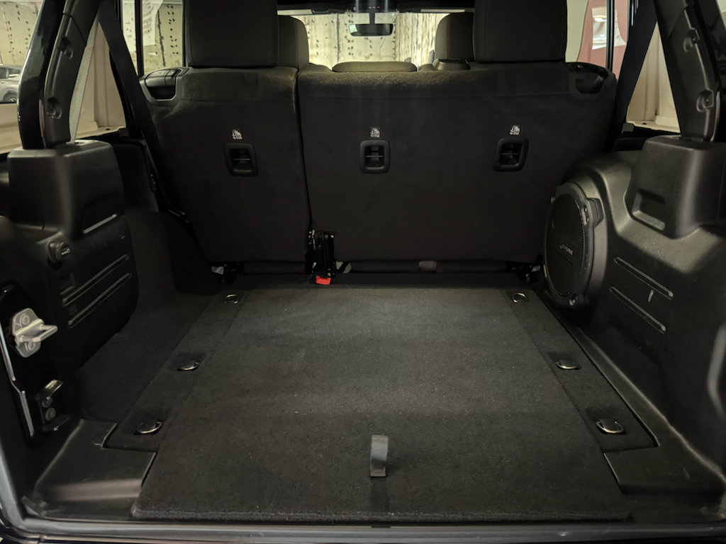 Used 2022 Jeep Wrangler Unlimited Sahara AWD/4WD image 21