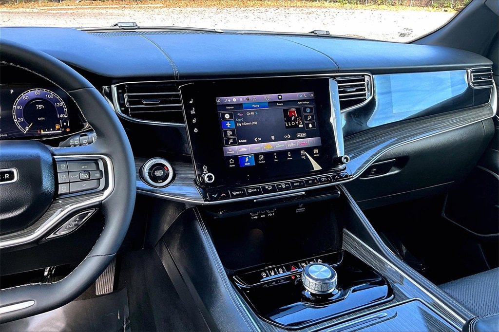 Used 2022 Jeep Wagoneer Series III w/ Flexible Seating Group image 10