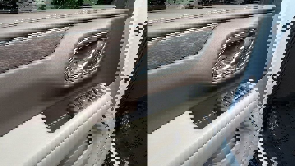 Used 2023 Chevrolet Tahoe Z71 w/ Luxury Package image 12