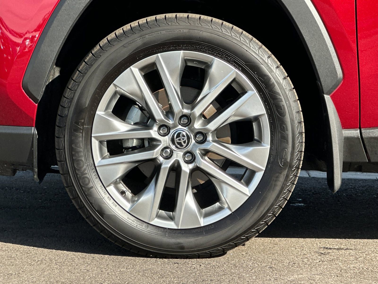 Used 2025 Toyota RAV4 XLE Premium FWD image 31