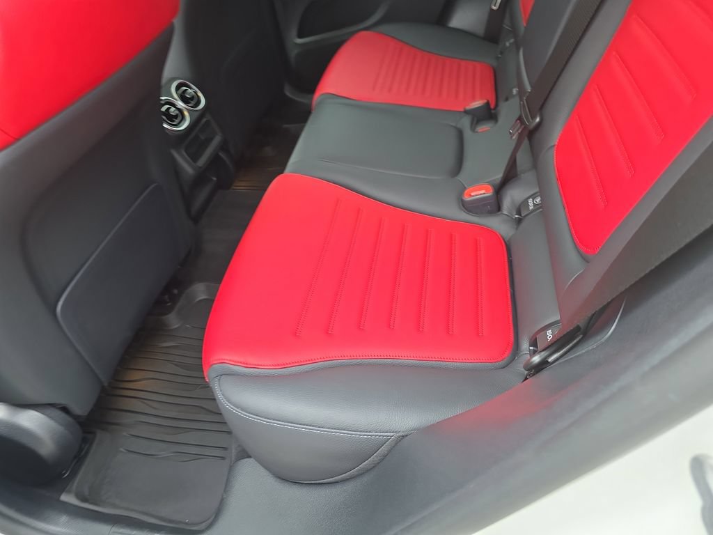 Used 2024 Mercedes-Benz GLC 300 4MATIC image 18
