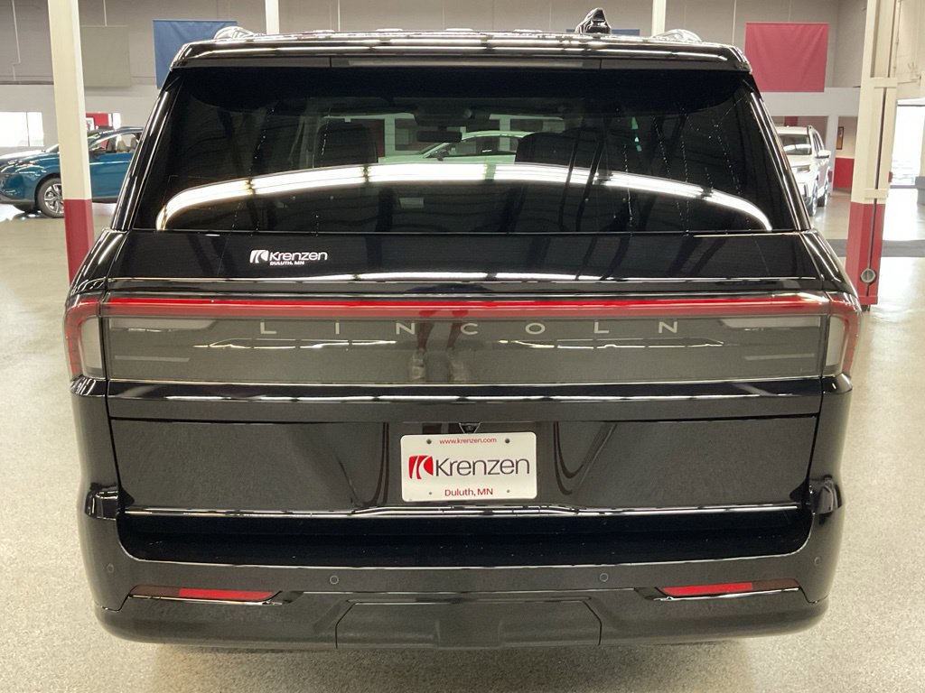 New 2027 Lincoln Navigator Reserve AWD/4WD image 6