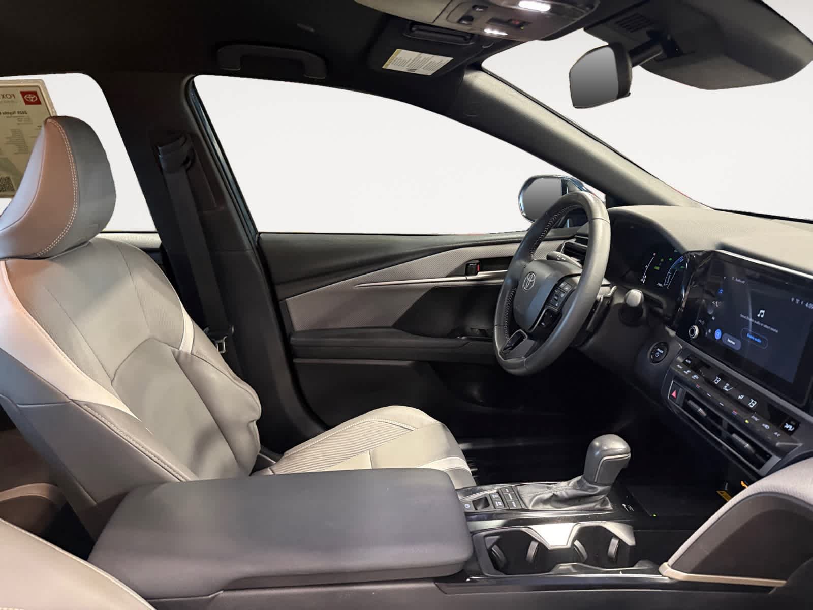 Used 2025 Toyota Camry SE FWD image 16
