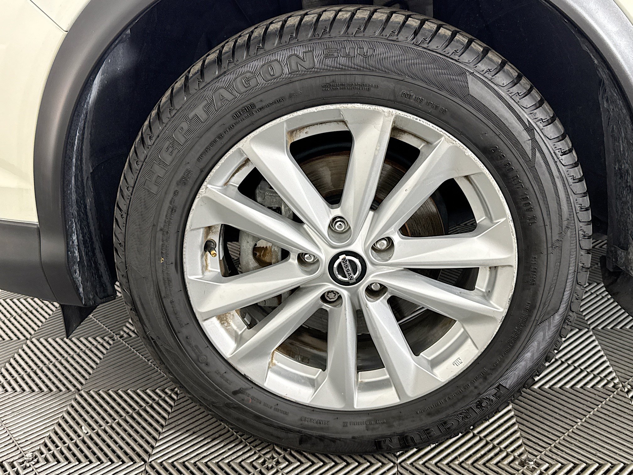 Used 2019 Nissan Rogue Sport SV FWD image 32