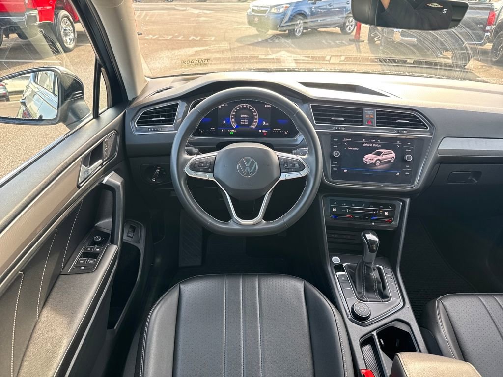 Used 2022 Volkswagen Tiguan SE w/ Panoramic Sunroof Package image 13