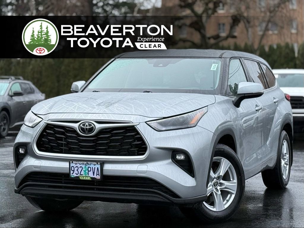 Used 2023 Toyota Highlander LE image 1