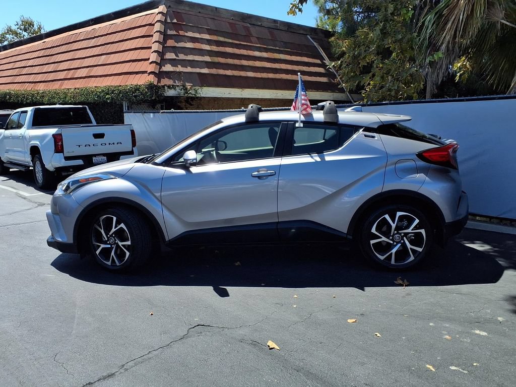 Certified 2018 Toyota C-HR XLE FWD image 3
