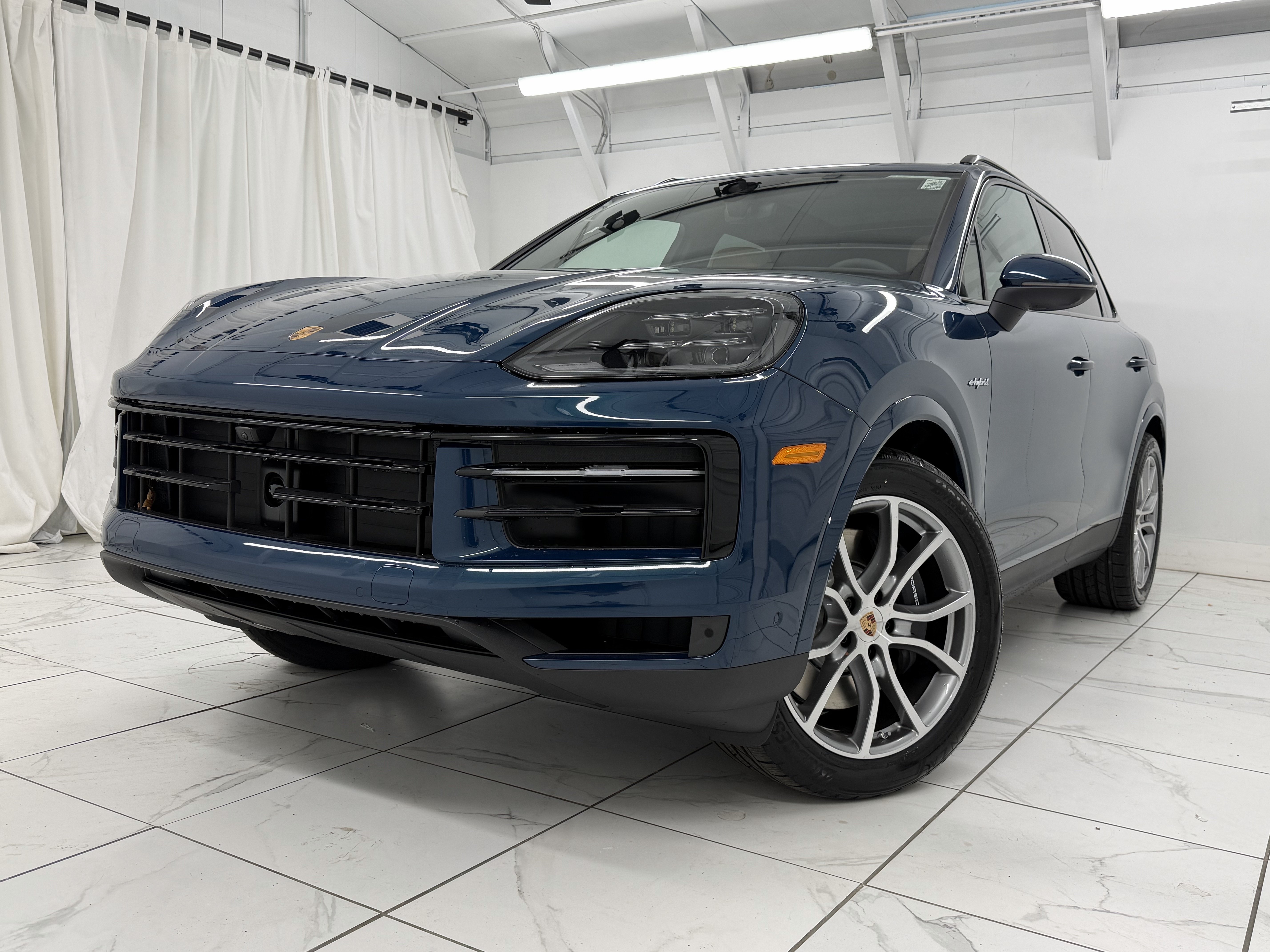 New 2026 Porsche Cayenne E-Hybrid AWD/4WD image 8