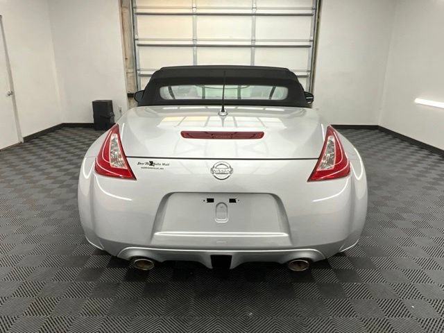 Used 2010 Nissan 370Z Touring RWD image 23