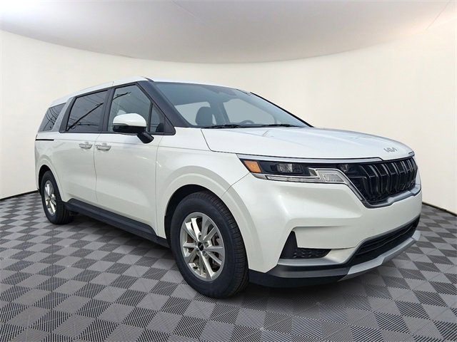 Used 2024 Kia Carnival LX image 1