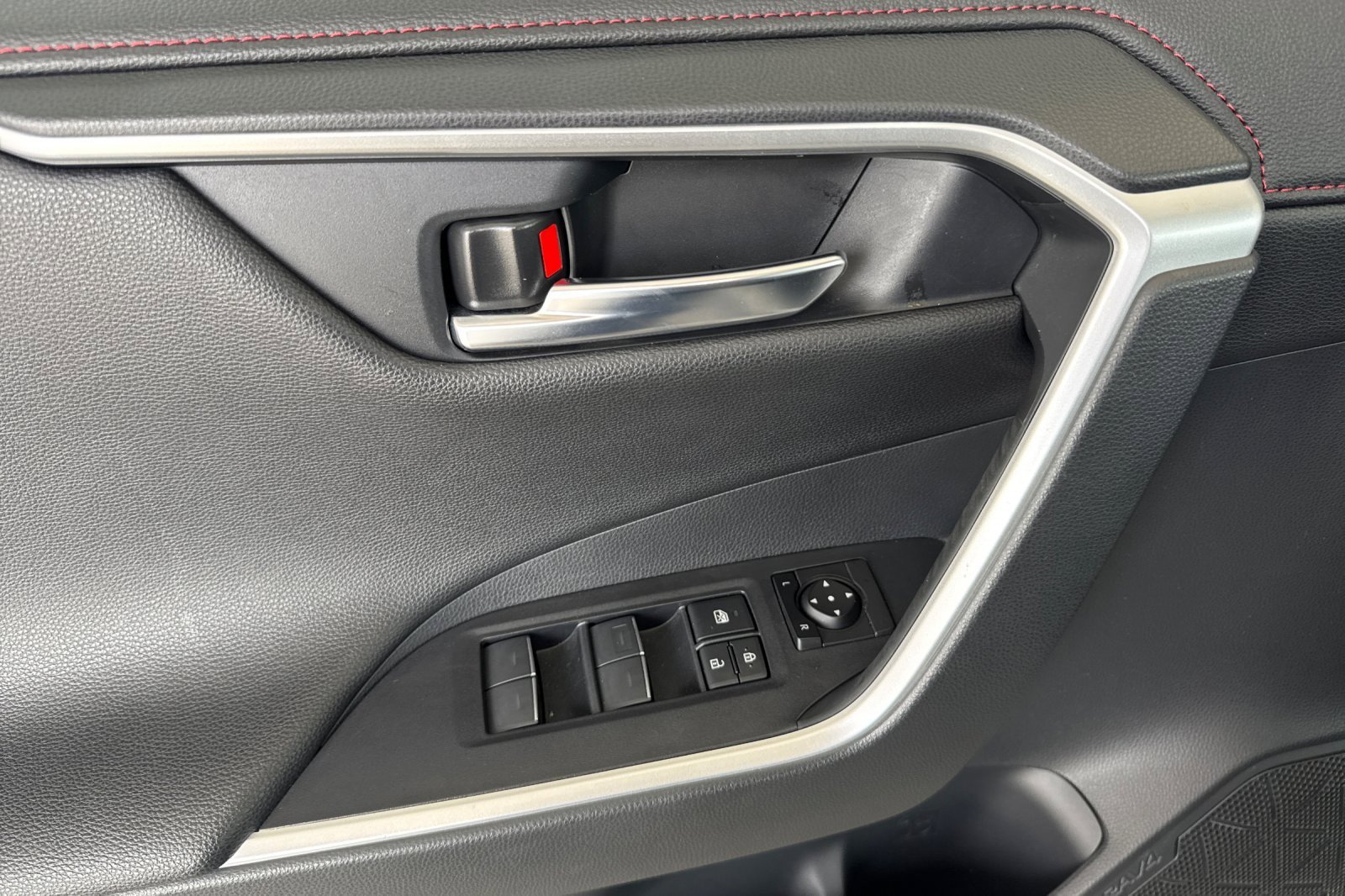 Used 2023 Toyota RAV4 XSE image 10